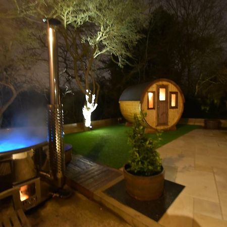 Oak Tree Stables Cottage Бирмингем Экстерьер фото