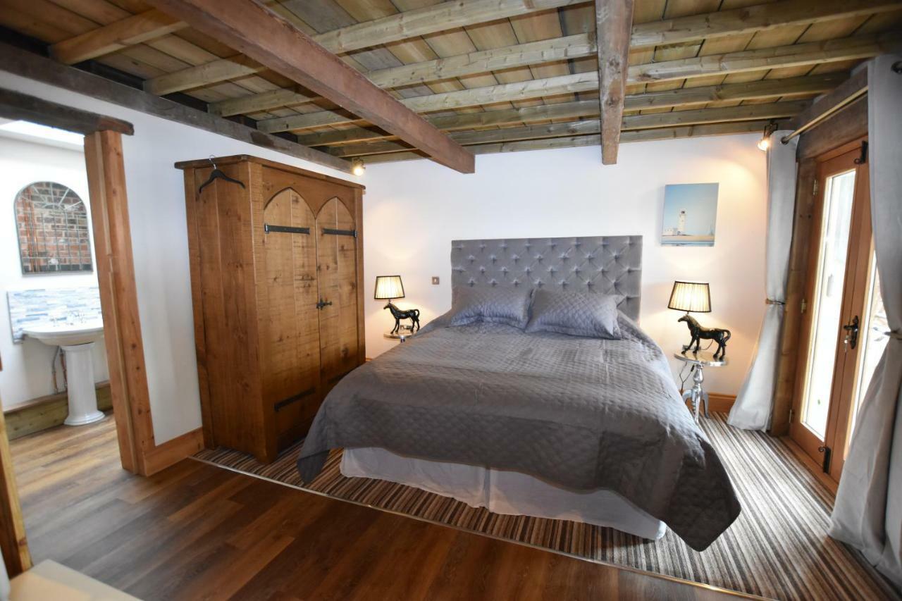 Oak Tree Stables Cottage Бирмингем Экстерьер фото