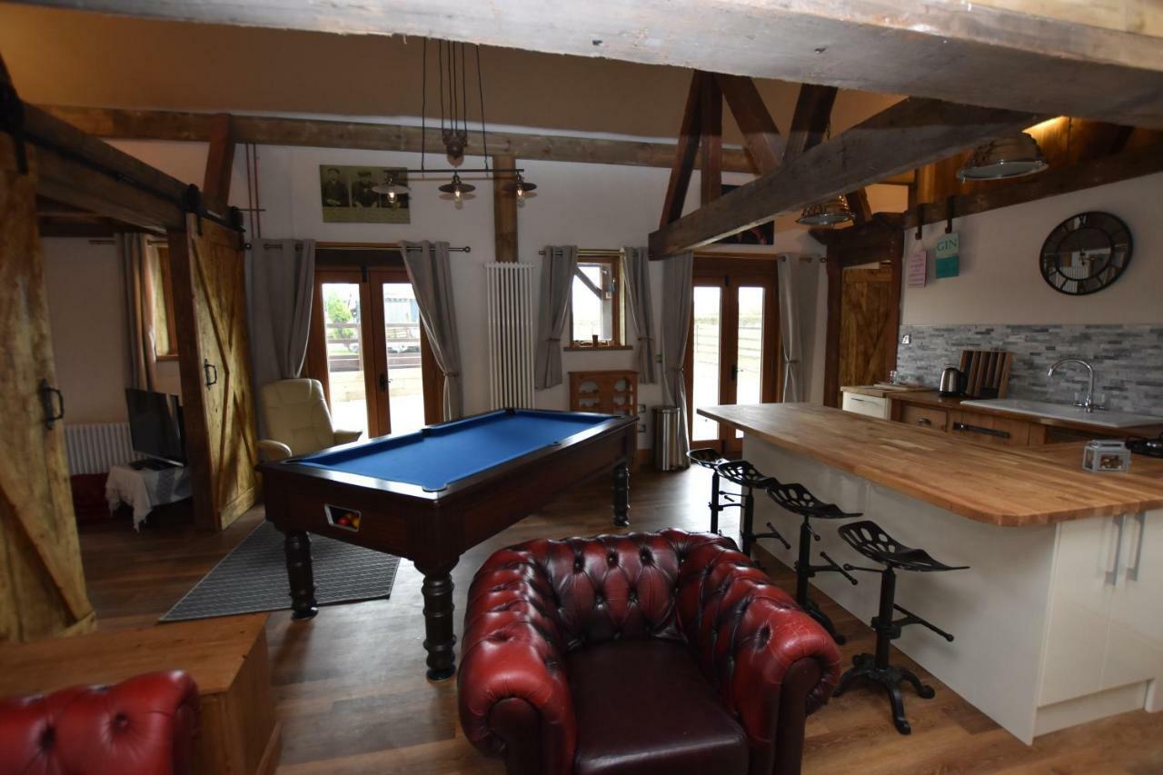 Oak Tree Stables Cottage Бирмингем Экстерьер фото