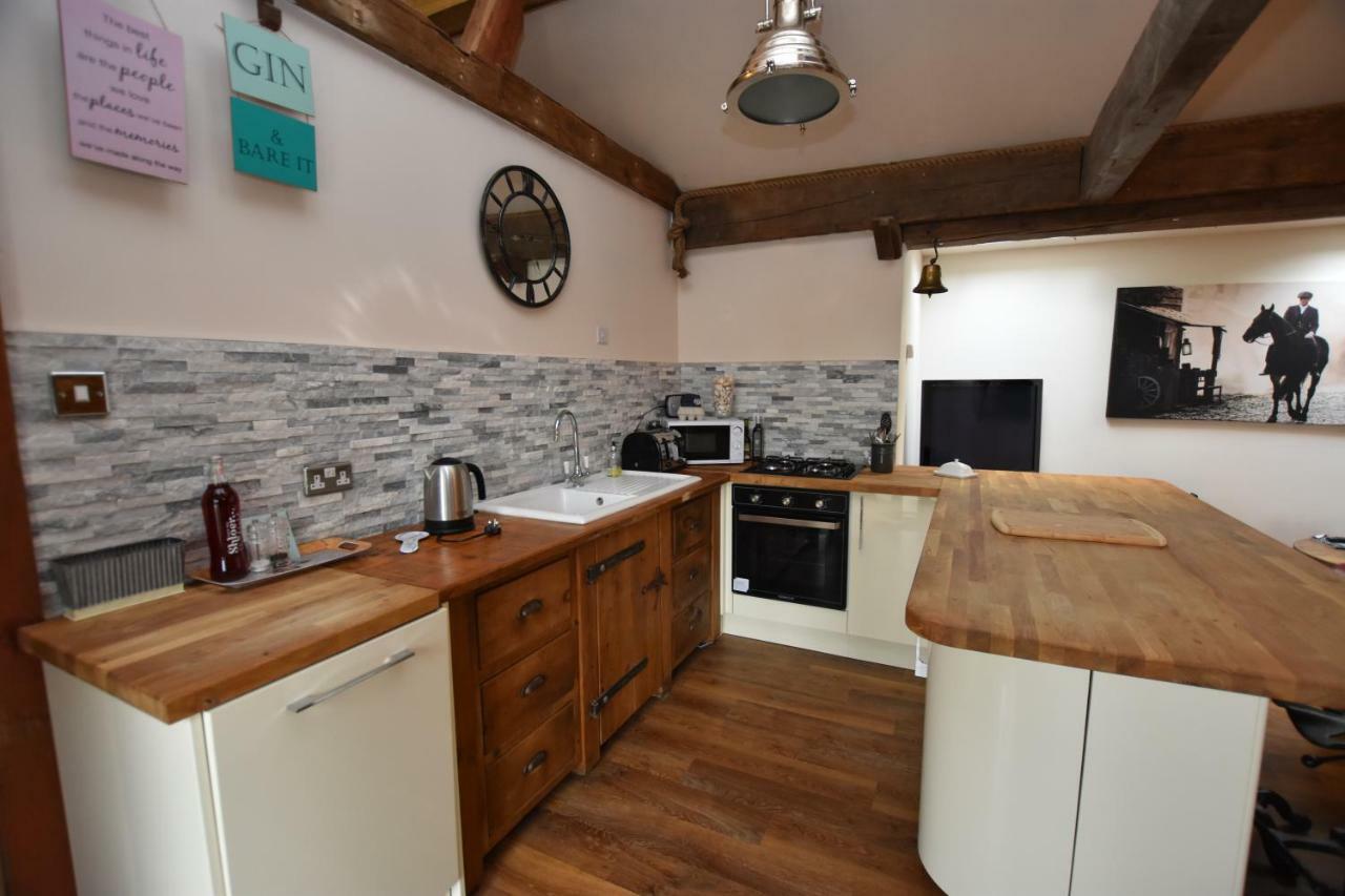 Oak Tree Stables Cottage Бирмингем Экстерьер фото