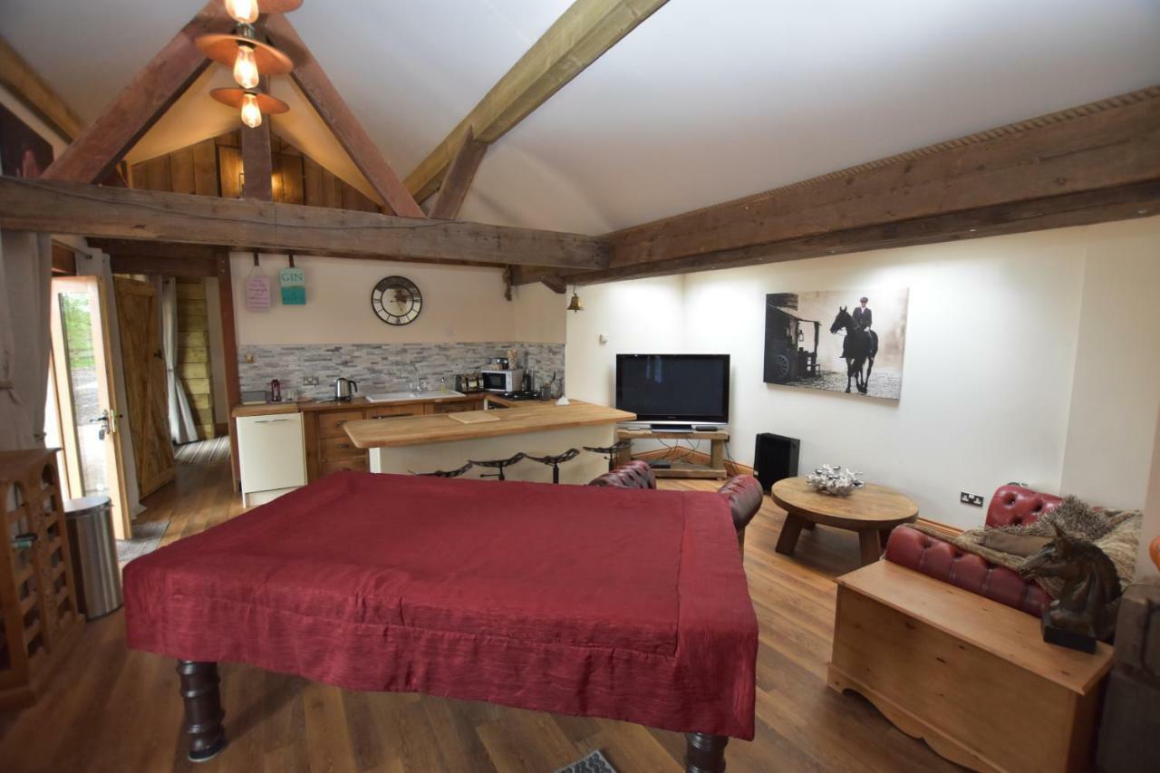 Oak Tree Stables Cottage Бирмингем Экстерьер фото