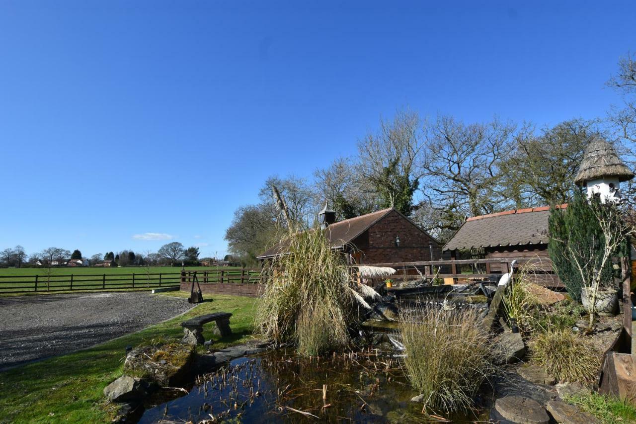 Oak Tree Stables Cottage Бирмингем Экстерьер фото